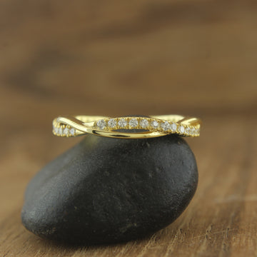 Twisted Shank Diamond Ring – Round Cut Natural Diamond in 14K Recycled Gold, Perfect for Engagement & Anniversary - ADR43