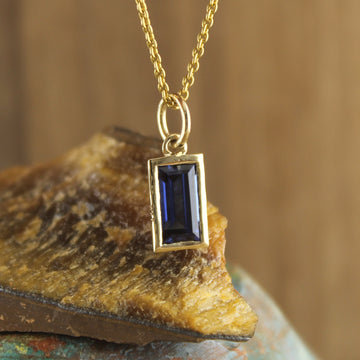 bezel sapphire, blue sapphire, sapphire pendant, emerald cut,