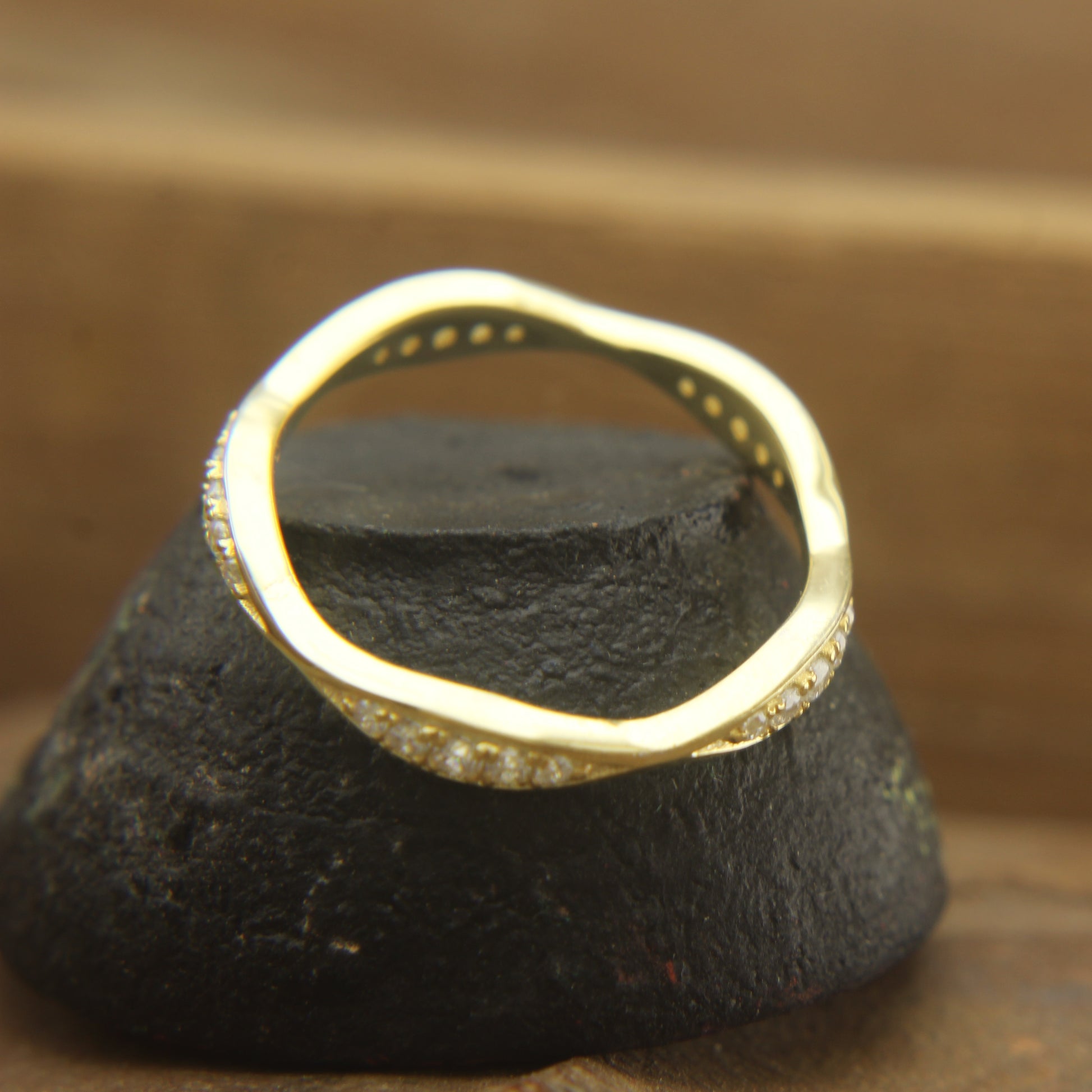 Knife Edge Diamond Eternity Band – Handmade in Recycled Gold for Eco-Conscious Women

Elegant Handmade Knife Edge Diamond Ring – Stacking Eternity Band in Recycled Gold
