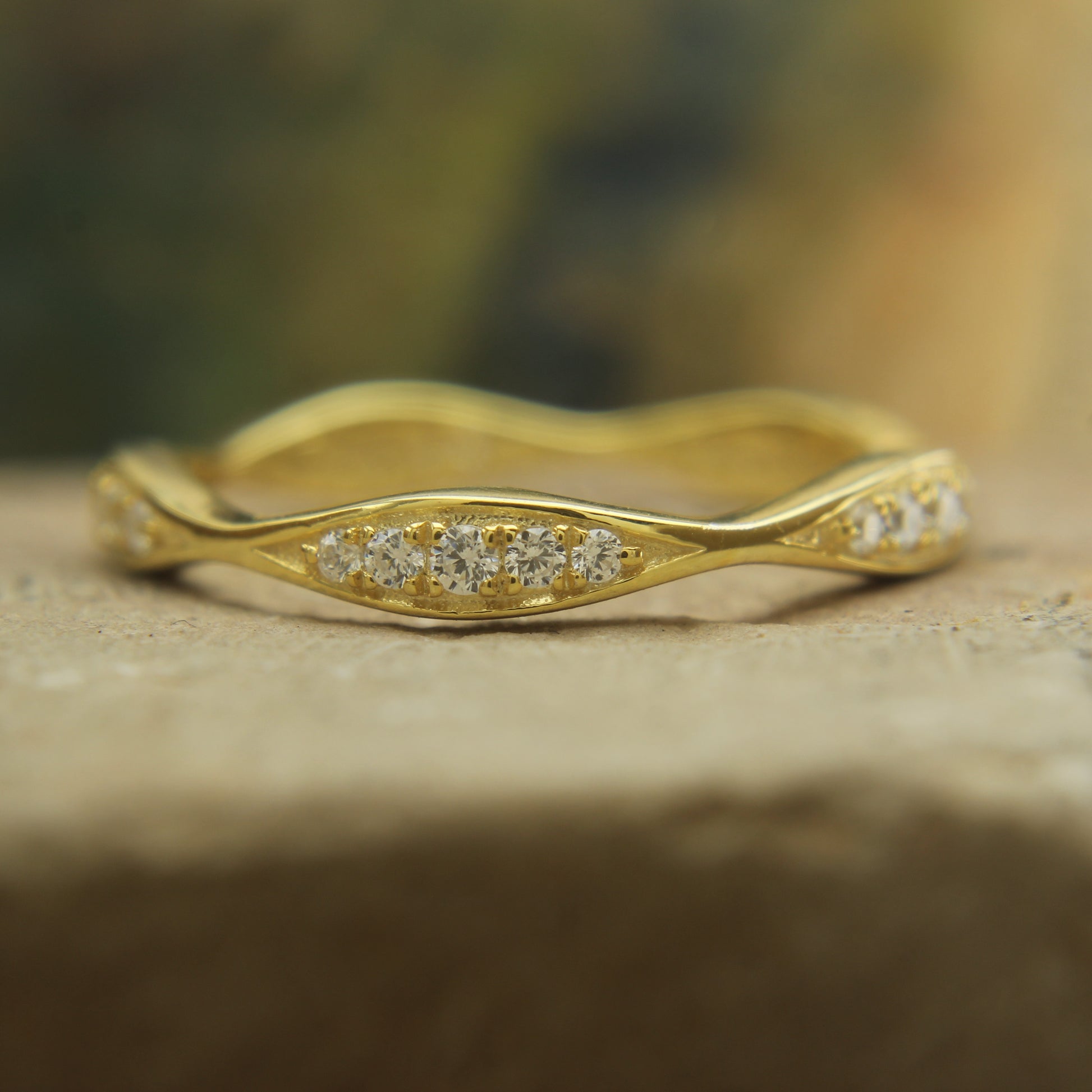 Sustainable Diamond Eternity Ring – Handmade Knife Edge Band in Recycled Gold

Handmade Knife Edge Diamond Band – Ethical Stacking Ring in Recycled Gold