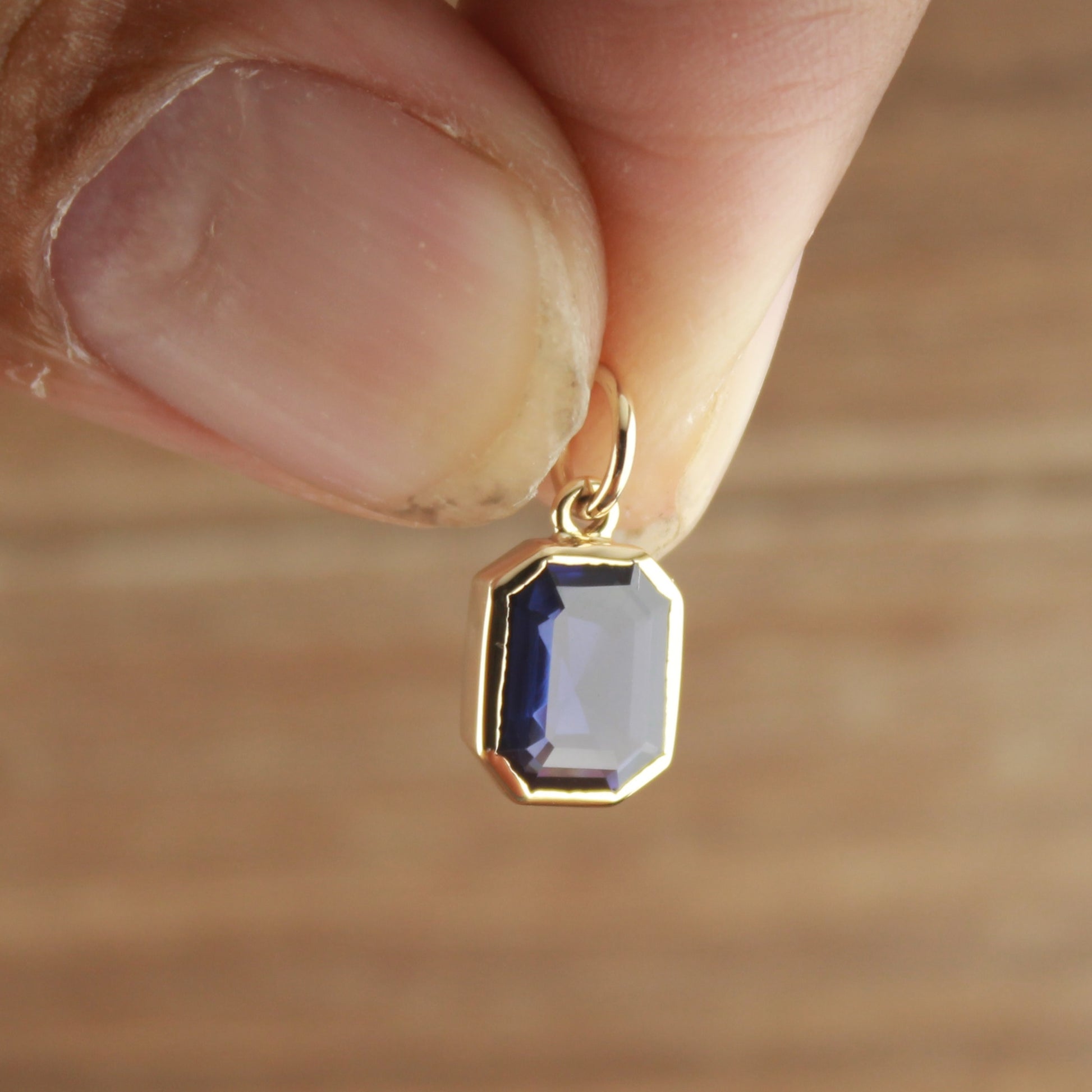 Bezel Blue Sapphire Charm Necklace – Layering Friendly Pendant,
Gold Necklace for Women with Lab Sapphire – Subtle & Sophisticated,
Blue Sapphire Minimalist Pendant – Handmade in Bezel Gold Setting,
Petite Gold Necklace with Emerald Cut Blue Sapphire for Daily Wear,