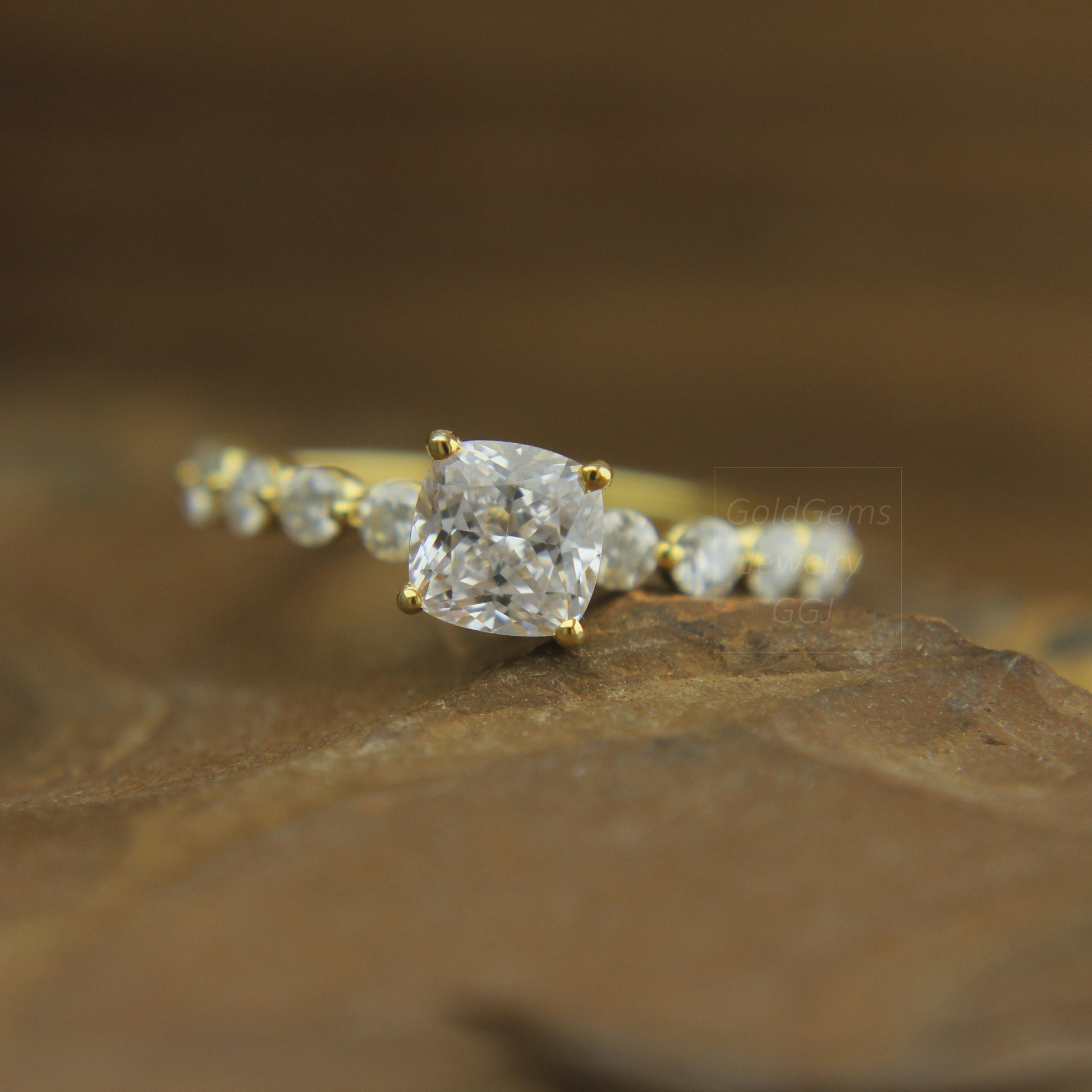 18K Gold Moissanite Cushion Ring, Prong Set Moissanite Engagement Ring, Bridal Cushion Moissanite Gold Ring